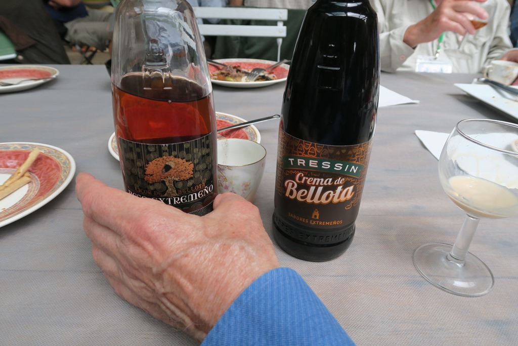 Licor de bellota and Crema de bellota