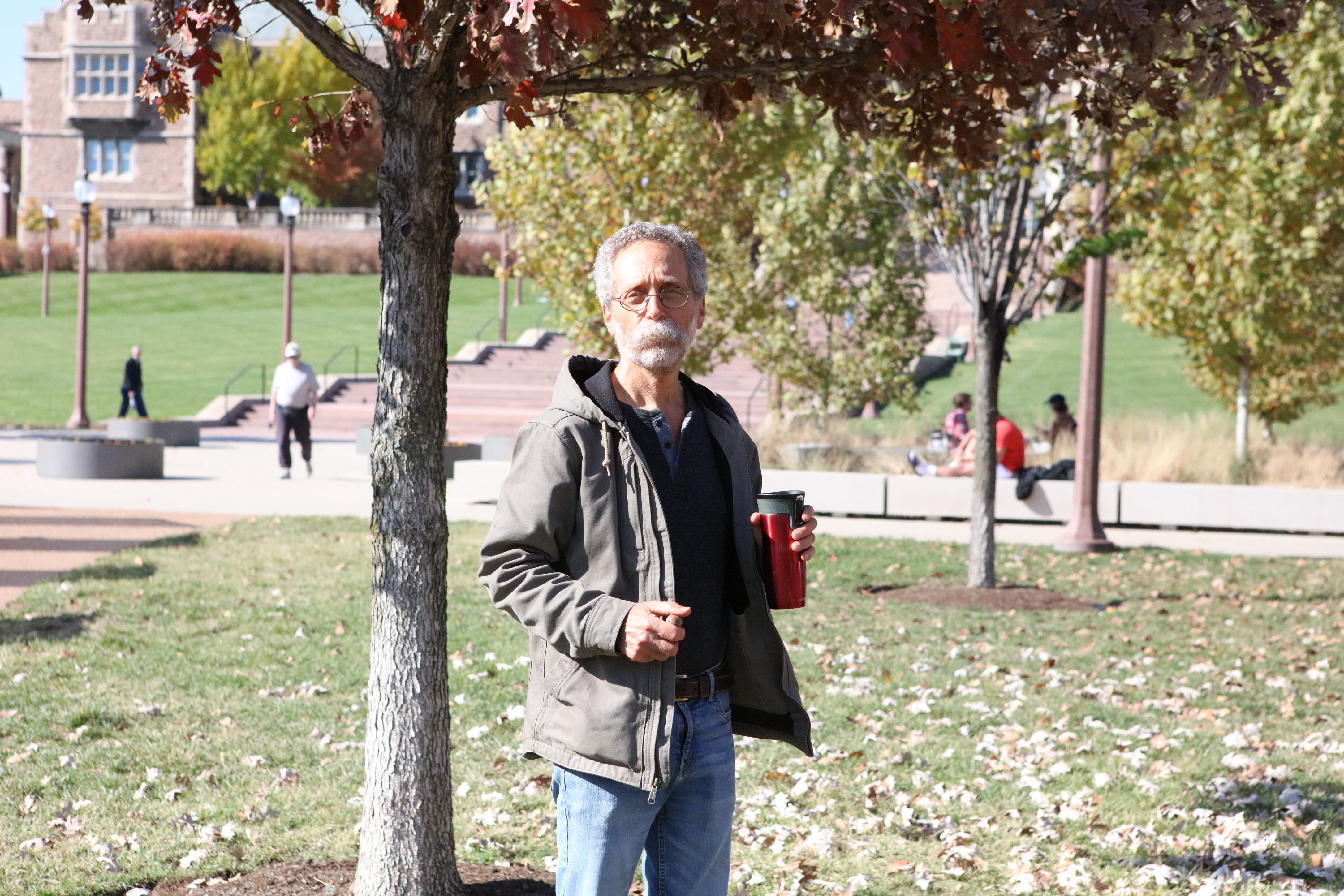Dr, Stan Braude with ‘Sweet Braude’ fall 2022, photo credit Aamna Anwer - WashU