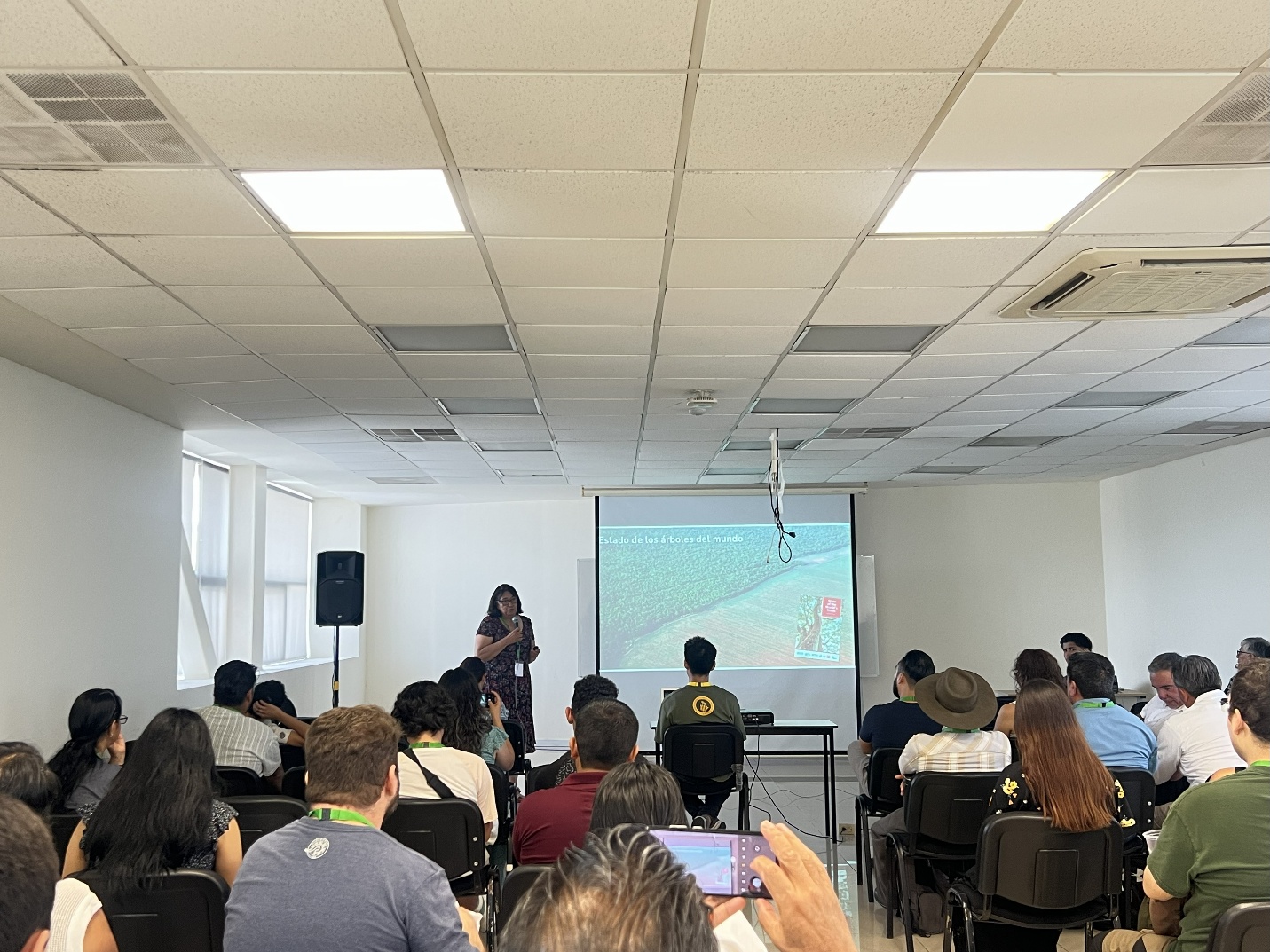 Maricela Rodríguez Acosta presenting at the symposium