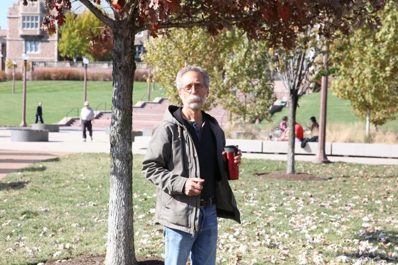 Dr, Stan Braude with ‘Sweet Braude’ fall 2022, photo credit Aamna Anwer - WashU
